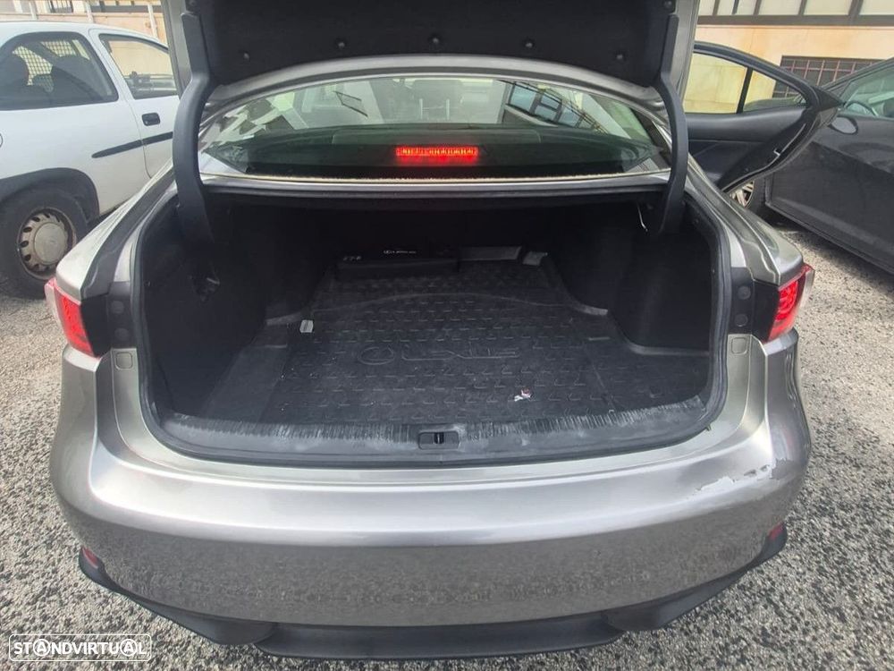 Lexus IS 300H Executive - 40