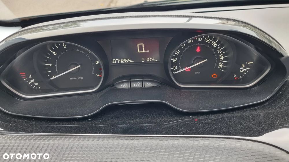 Peugeot 2008 1.2 Pure Tech Style - 12