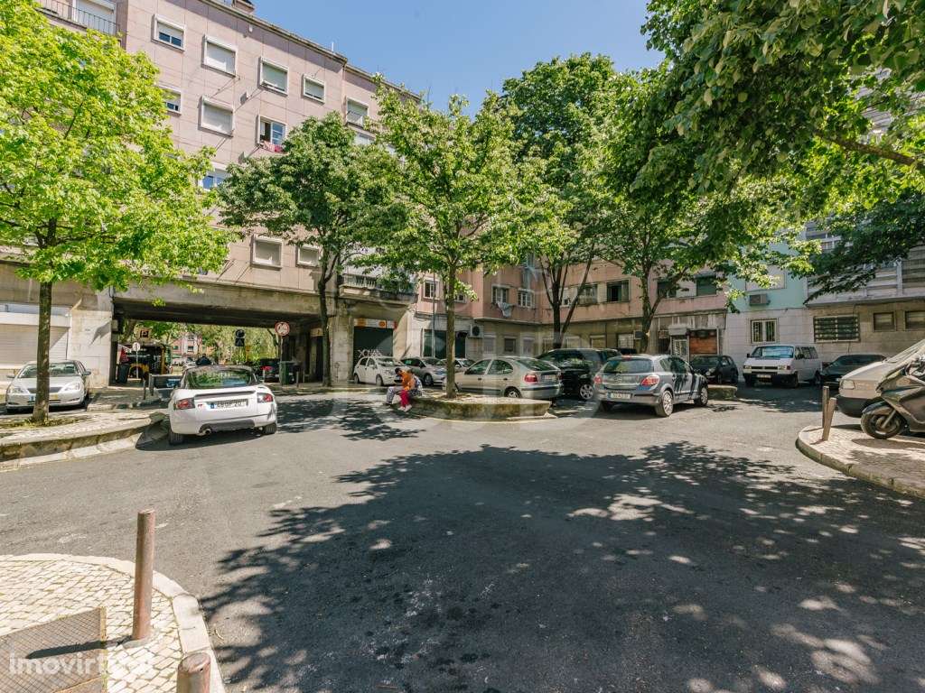 Restaurante situado junto à Praça Paiva Couceiro, na Rua Saraiva Lima. - Grande imagem: 4/22