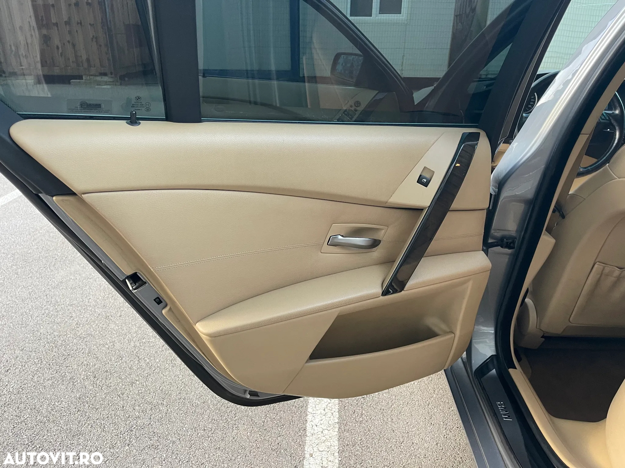 BMW Seria 5 520i - 15
