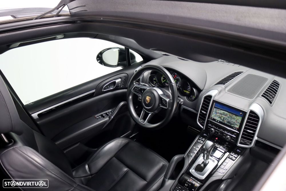 Porsche Cayenne - 24
