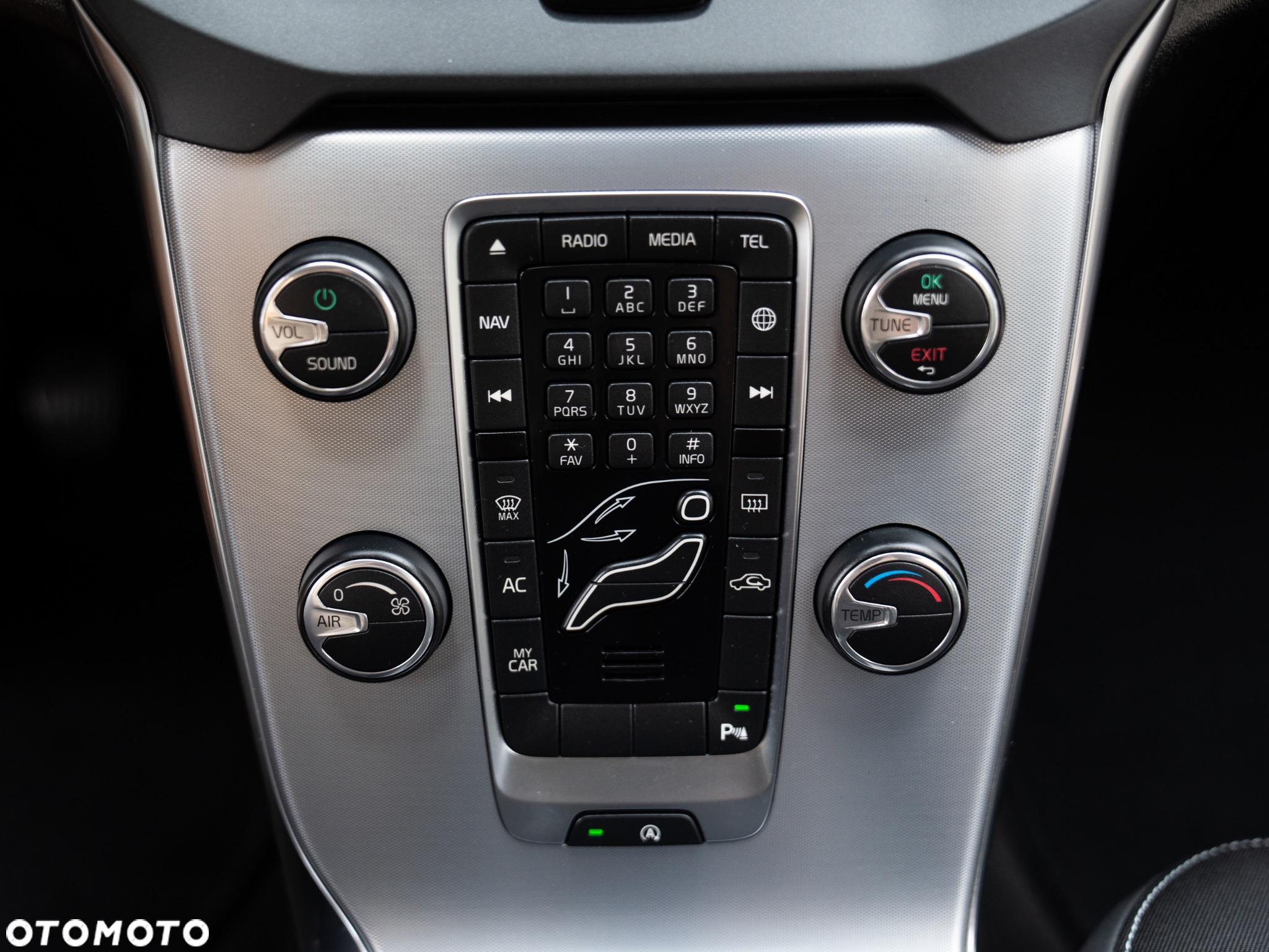 Volvo V40 D2 Drive-E Momentum - 36