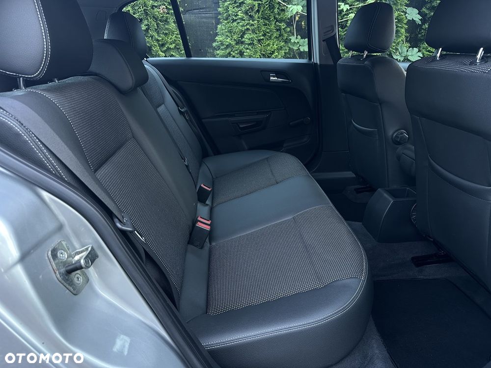 Opel Astra 1.6 Exklusiv - 18