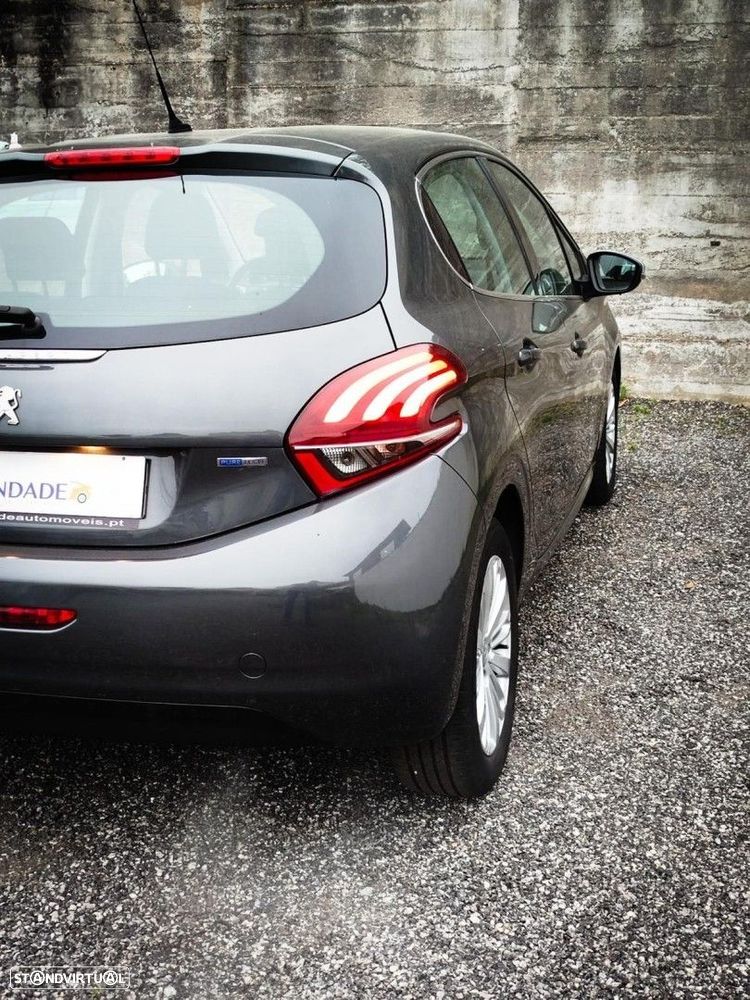Peugeot 208 1.2 PureTech Signature - 16