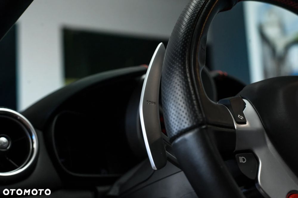 Ferrari California T - 23