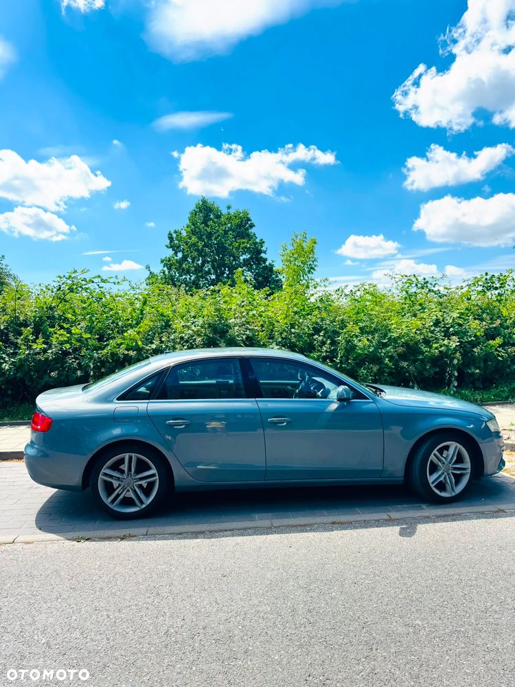 Audi A4 Limousine - 8