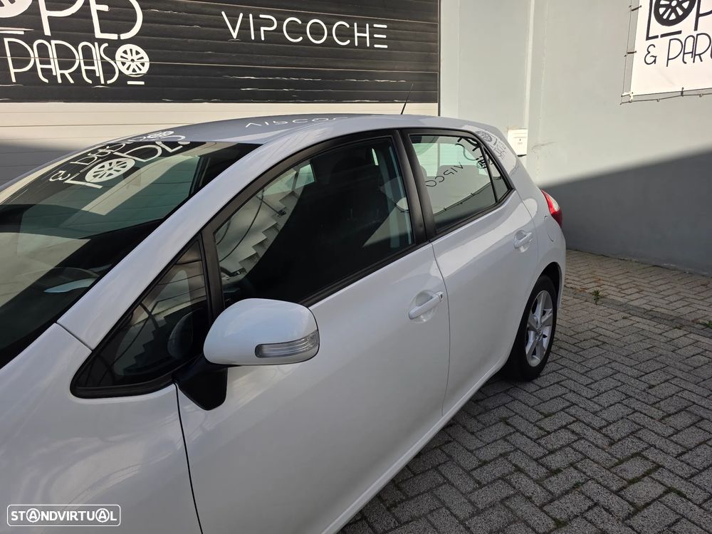 Toyota Auris 1.33 VVT-i Exclusive - 22