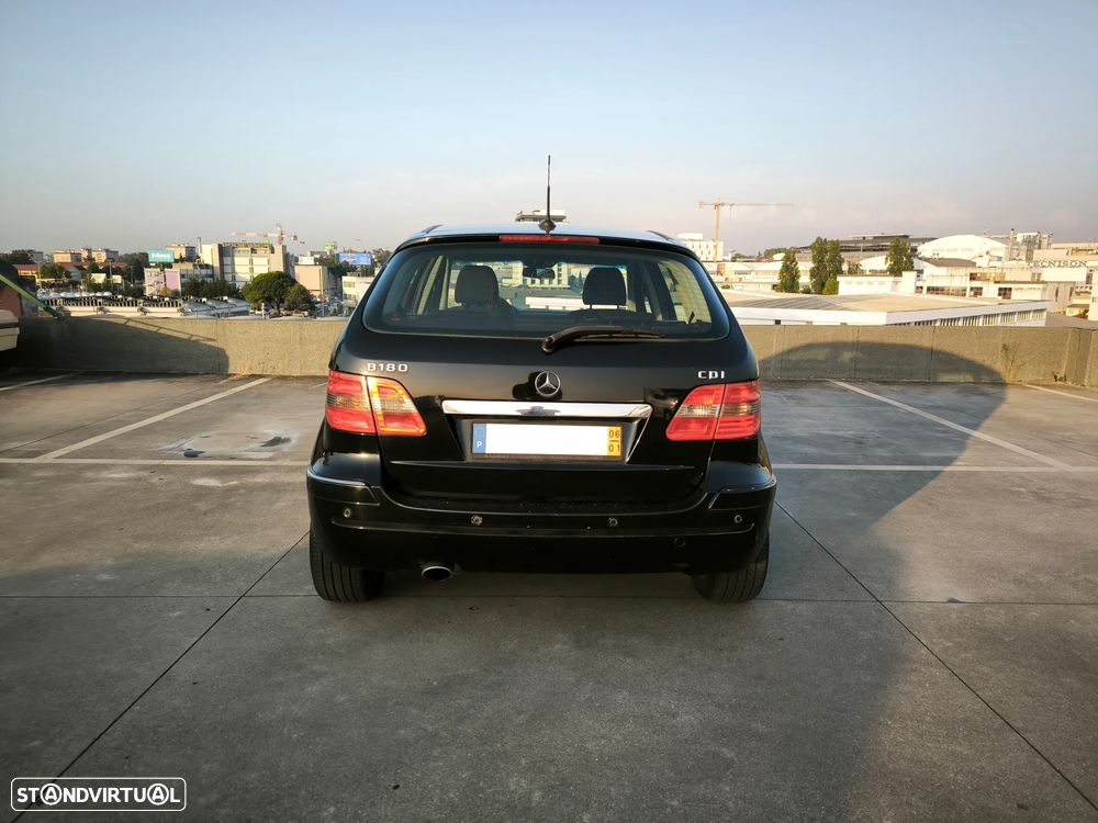 Mercedes-Benz B 180 CDI — fotografia 2