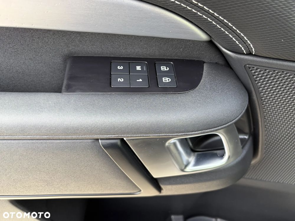 Land Rover Discovery 2.0 P300 R-Dynamic SE - 30
