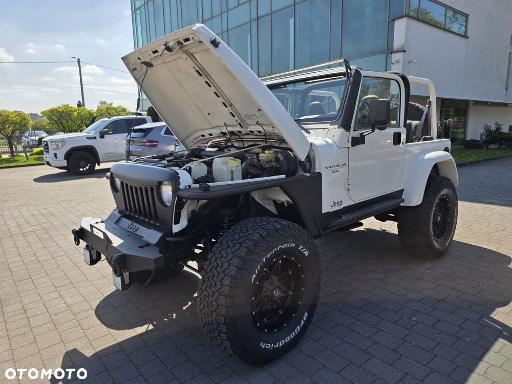 Jeep Wrangler - 32