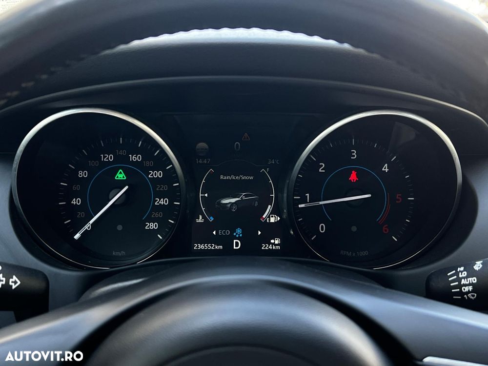 Jaguar XE 20d Aut. Portfolio - 32