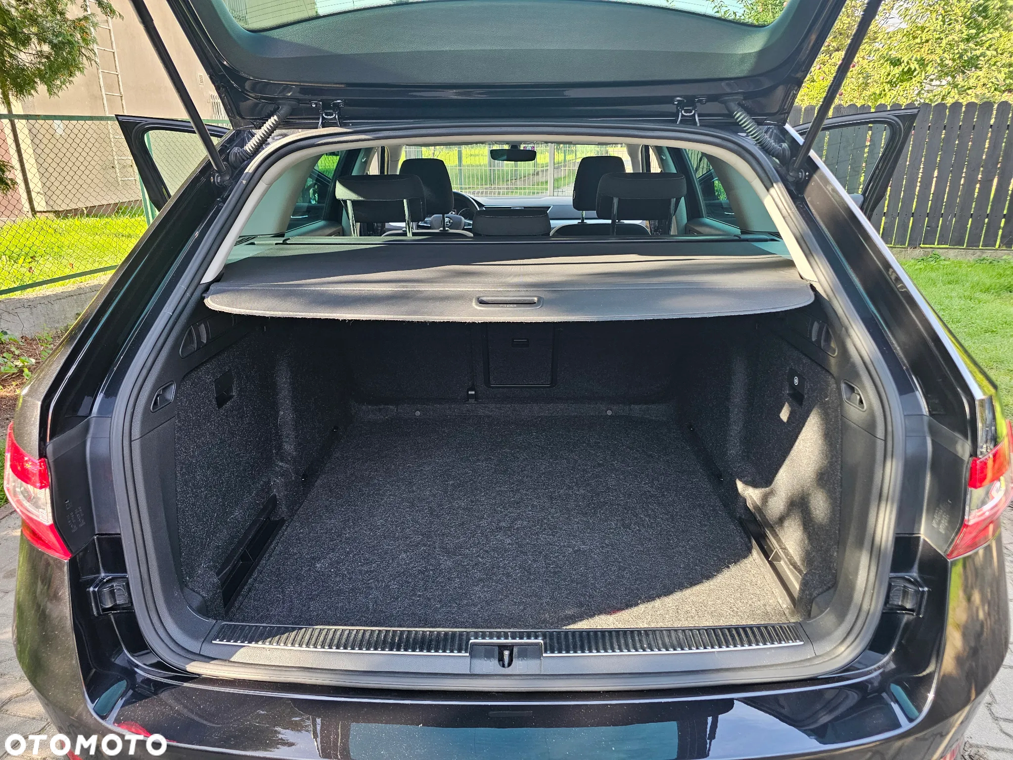 Skoda Superb 2.0 TDI DSG Premium Edition - 27