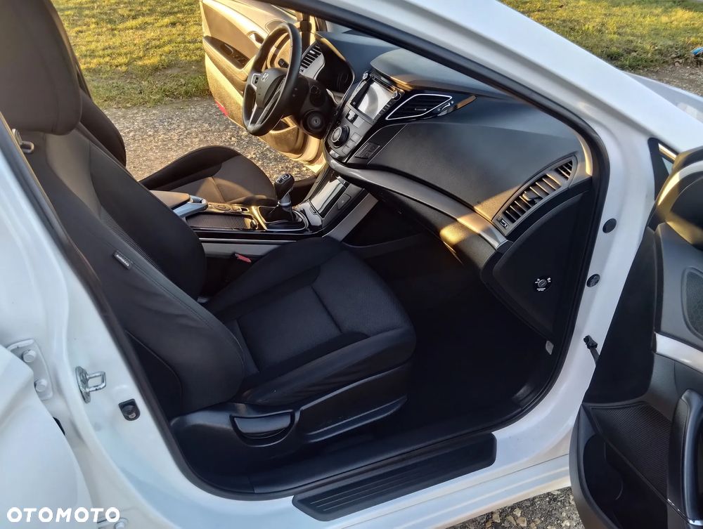 Hyundai i40 i40cw 1.6 Fifa World Cup Edition - 12