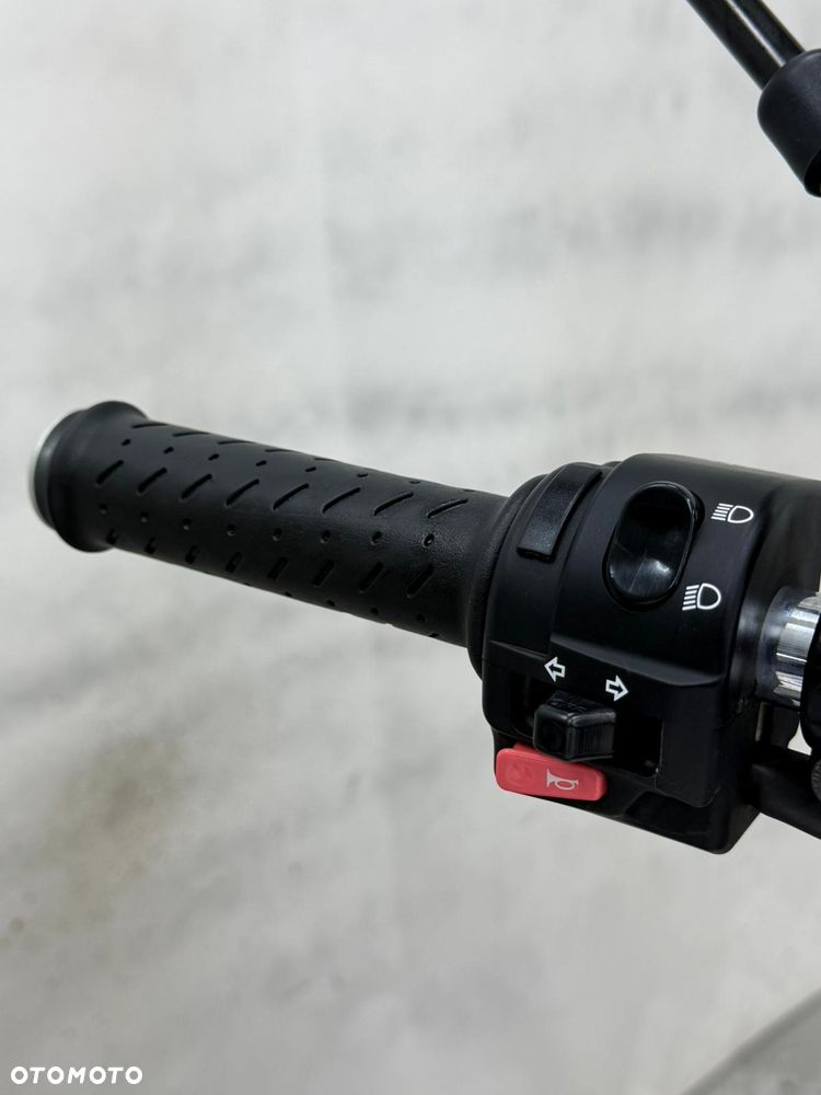 Triumph Street Triple - 23