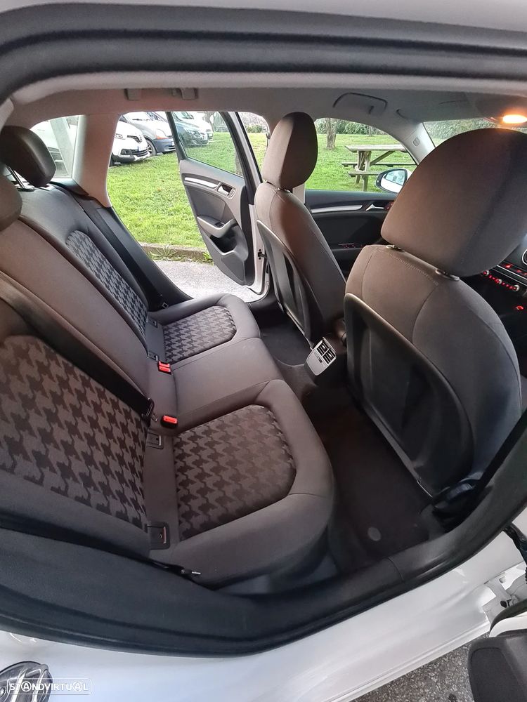 Audi A3 Sportback 1.6 TDI Attraction Ultra - 9