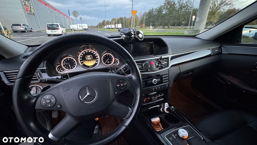 Mercedes-Benz Klasa E 250 CGI BlueEff Avantgarde - 12