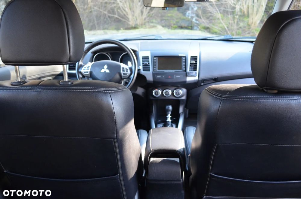Mitsubishi Outlander 2.2 DID Instyle NAVI TC-SST - 17