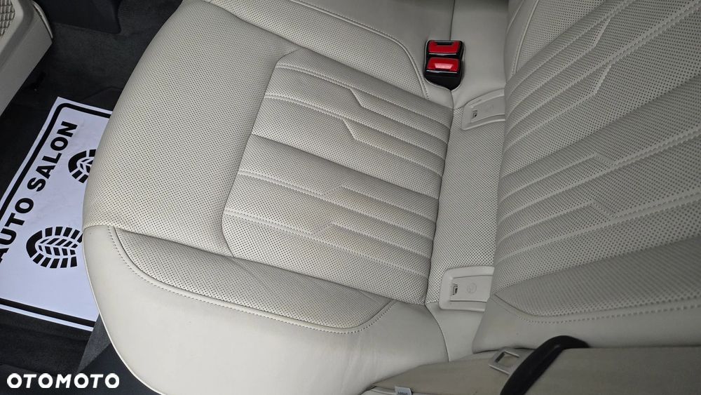 Audi A6 Avant 55 TFSI e quattro S tronic S line - 16