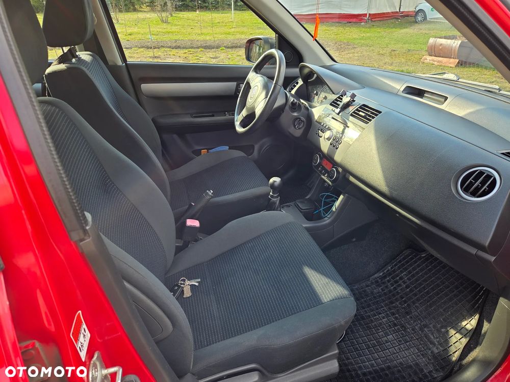 Suzuki Swift 1.3 DDiS Comfort - 6