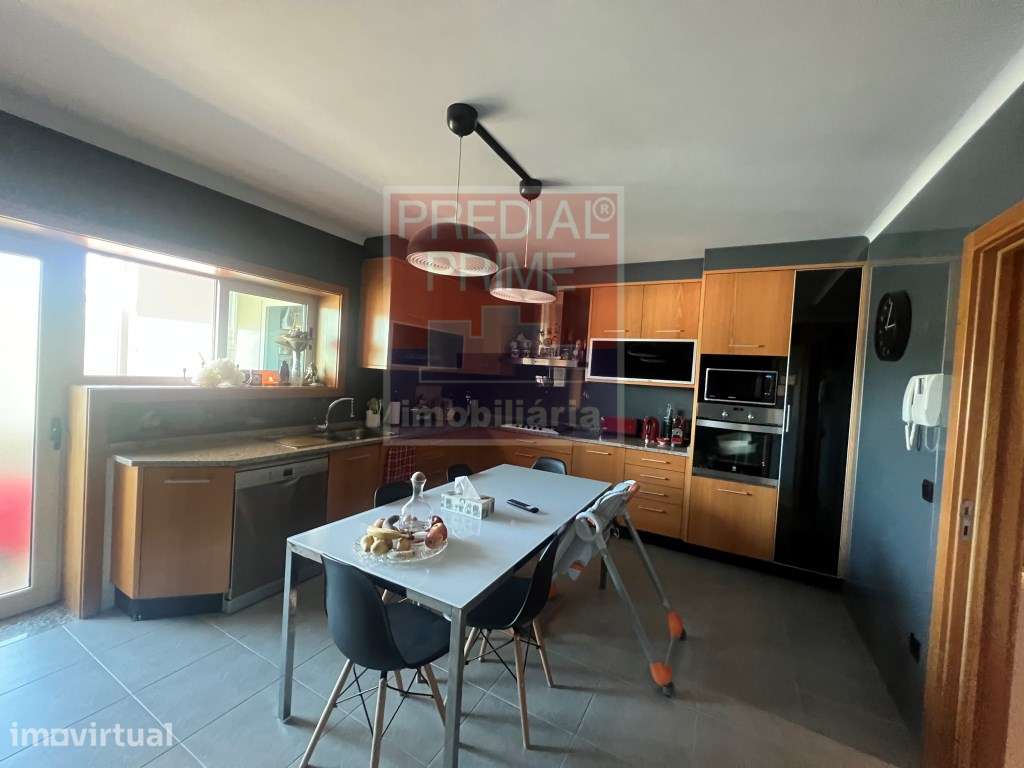 APARTAMENTO T4 INSERIDO EM CONDOMÍNIO FECHADO EM OLIVEIRA DE AZEMÉIS - Grande imagem: 5/30