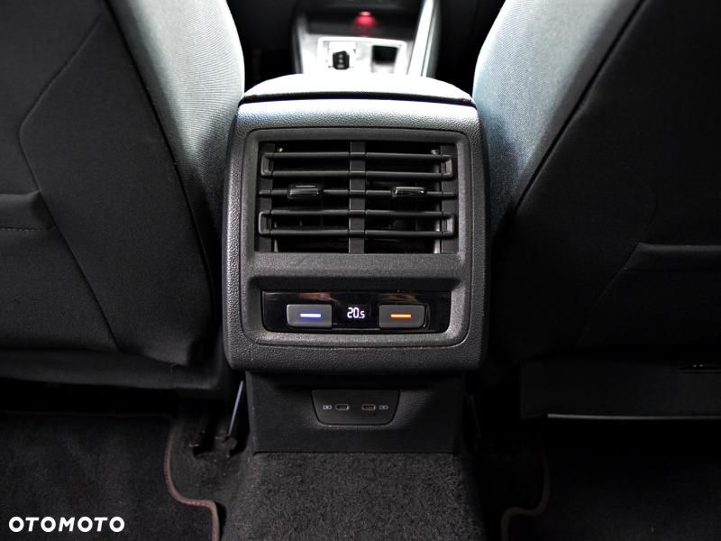 Volkswagen Golf 2.0 TSI GTI DSG - 32