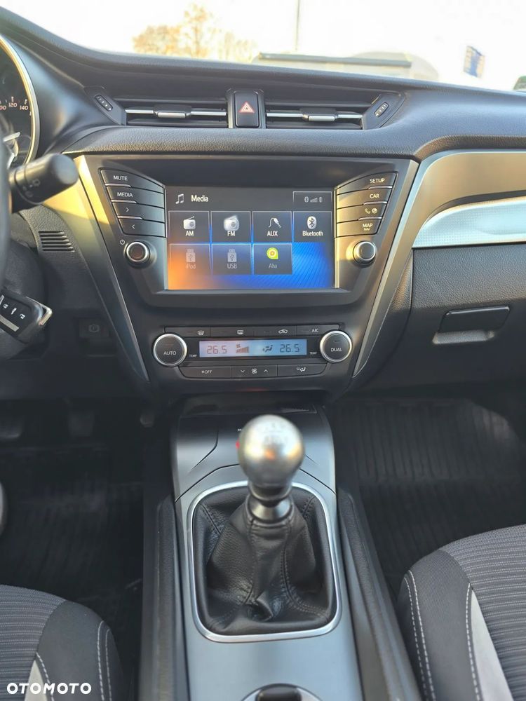 Toyota Avensis 1.8 Premium - 26