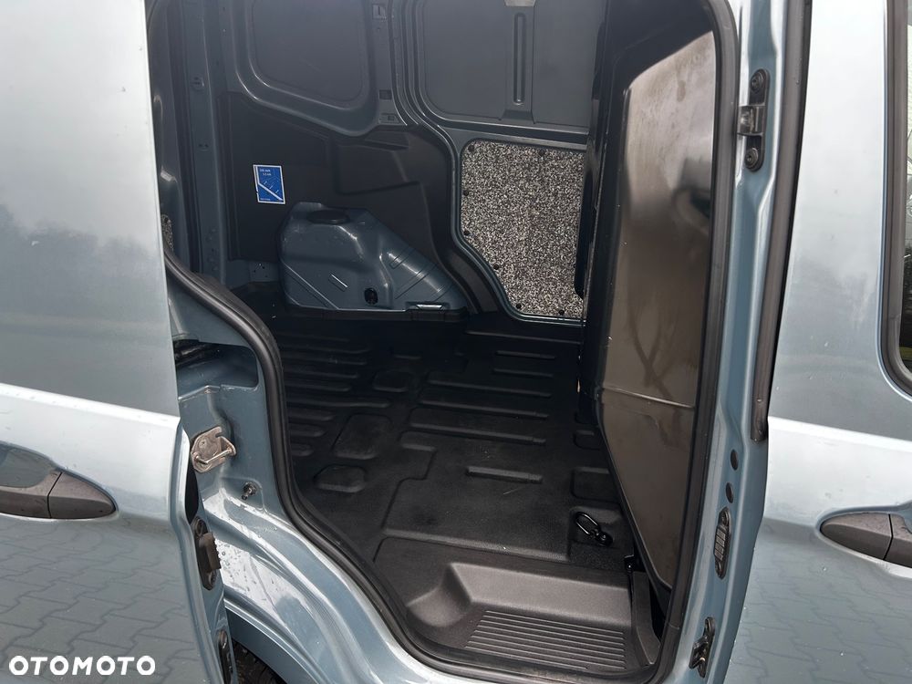 Ford Transit Courier - 19