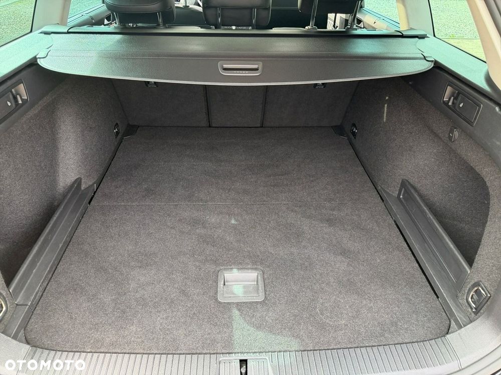 Volkswagen Passat - 11