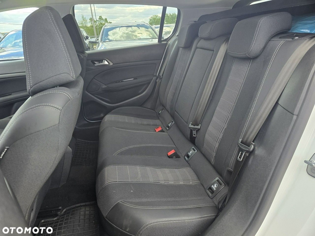 Peugeot 308 1.2 PureTech GPF Allure S&S - 31
