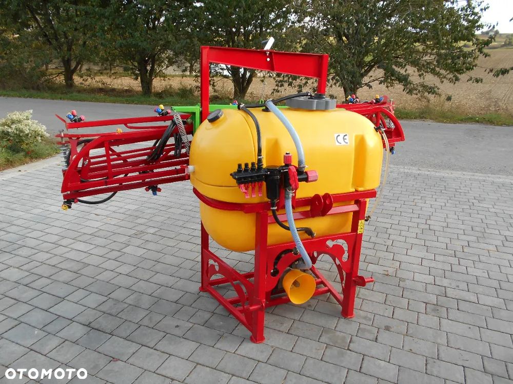 SOKÓŁ Opryskiwacz polowy 200/400/600/800l  DEMAROL potrójna oprawa rozpylaczy/zawór - 1