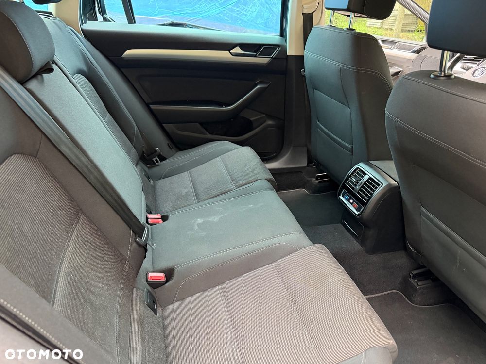 Volkswagen Passat 2.0 TDI SCR DSG - 18