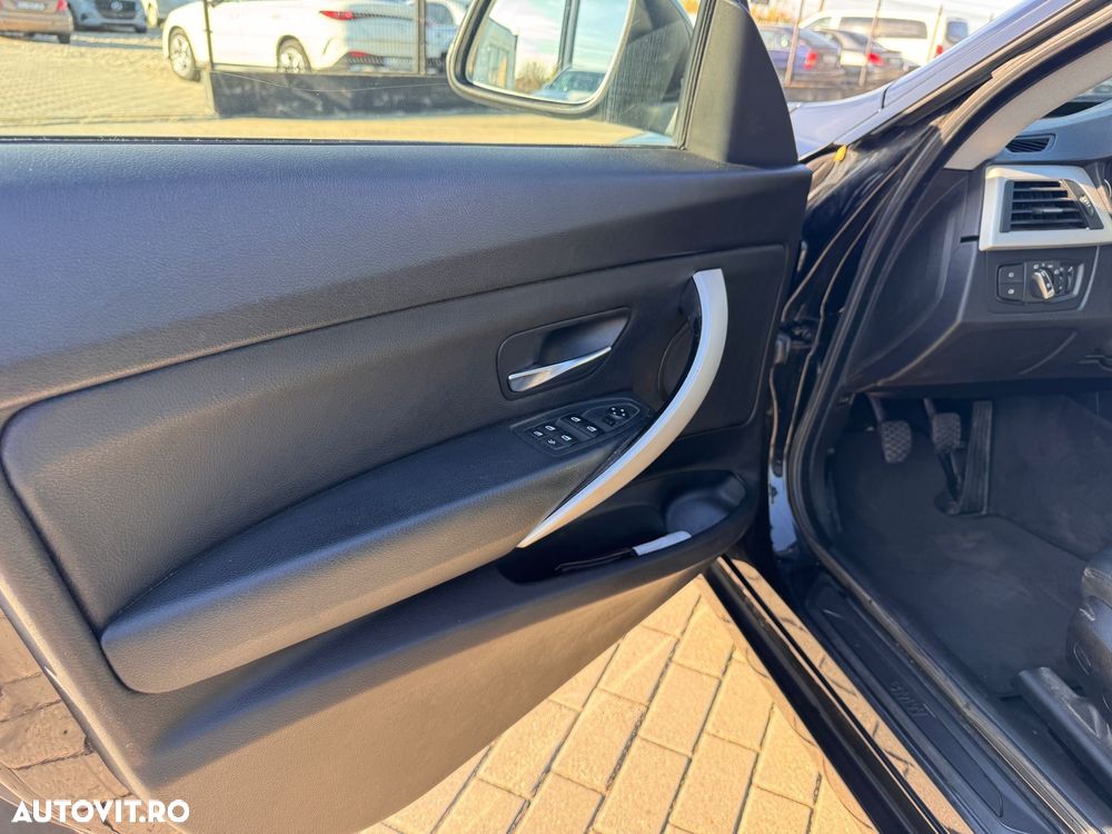 BMW Seria 3 318d GT - 12