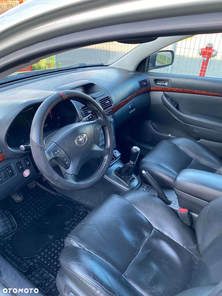 Toyota Avensis - 8