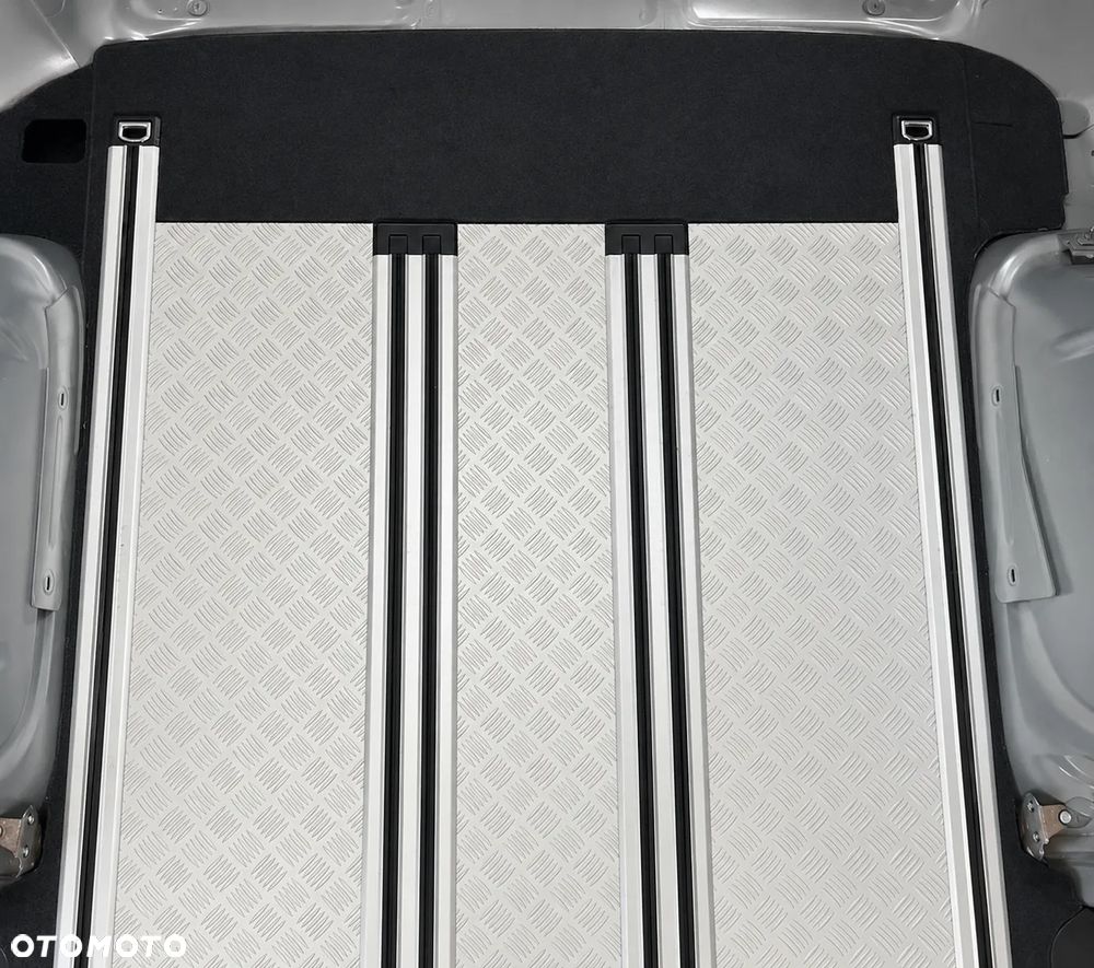 IDEALNA WYKŁADZINA WELUROWA WNĘTRZA TYLNA TYŁ PODŁOGA SZYNY ALUMINIUM RYFLOWANA VW T5 LIFT T6 MULTIVAN PAN AMERICANA - 9