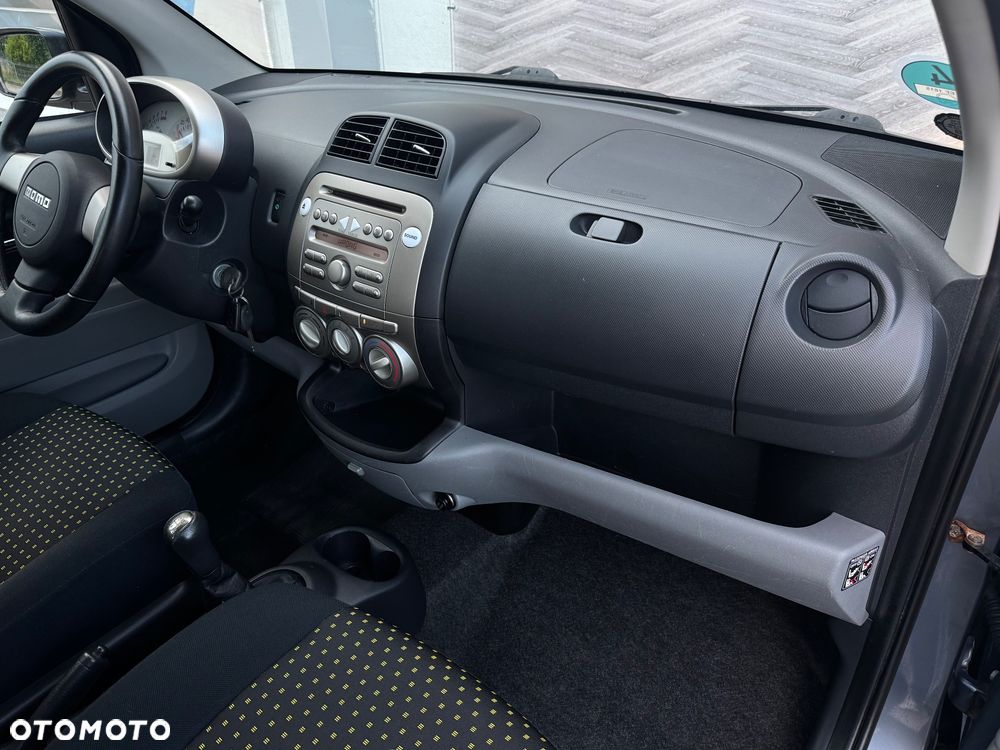 Daihatsu Sirion - 9