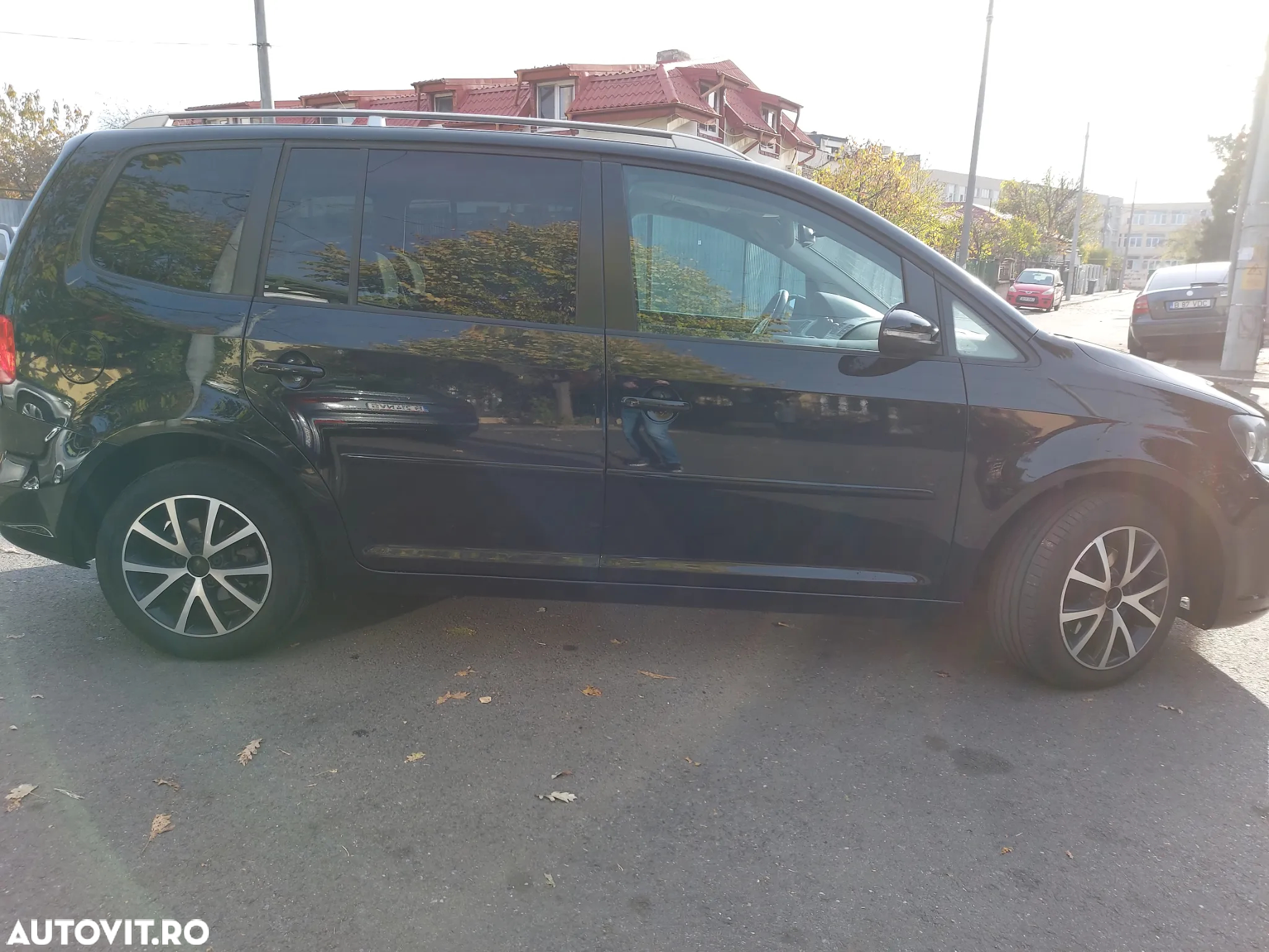 Volkswagen Touran 1.6 TDI DSG Comfortline - 2