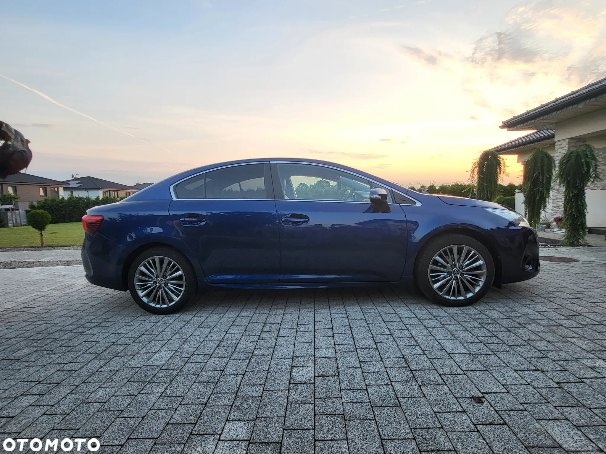 Toyota Avensis 1.8 Premium MS - 5