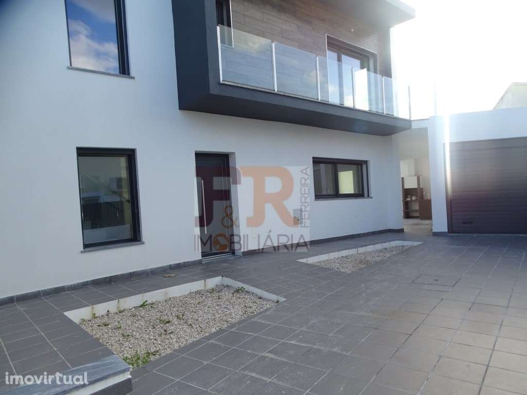 Moradia Isolada Duplex T5 Piscina e Terraço em Azeitão - Grande imagem: 5/52