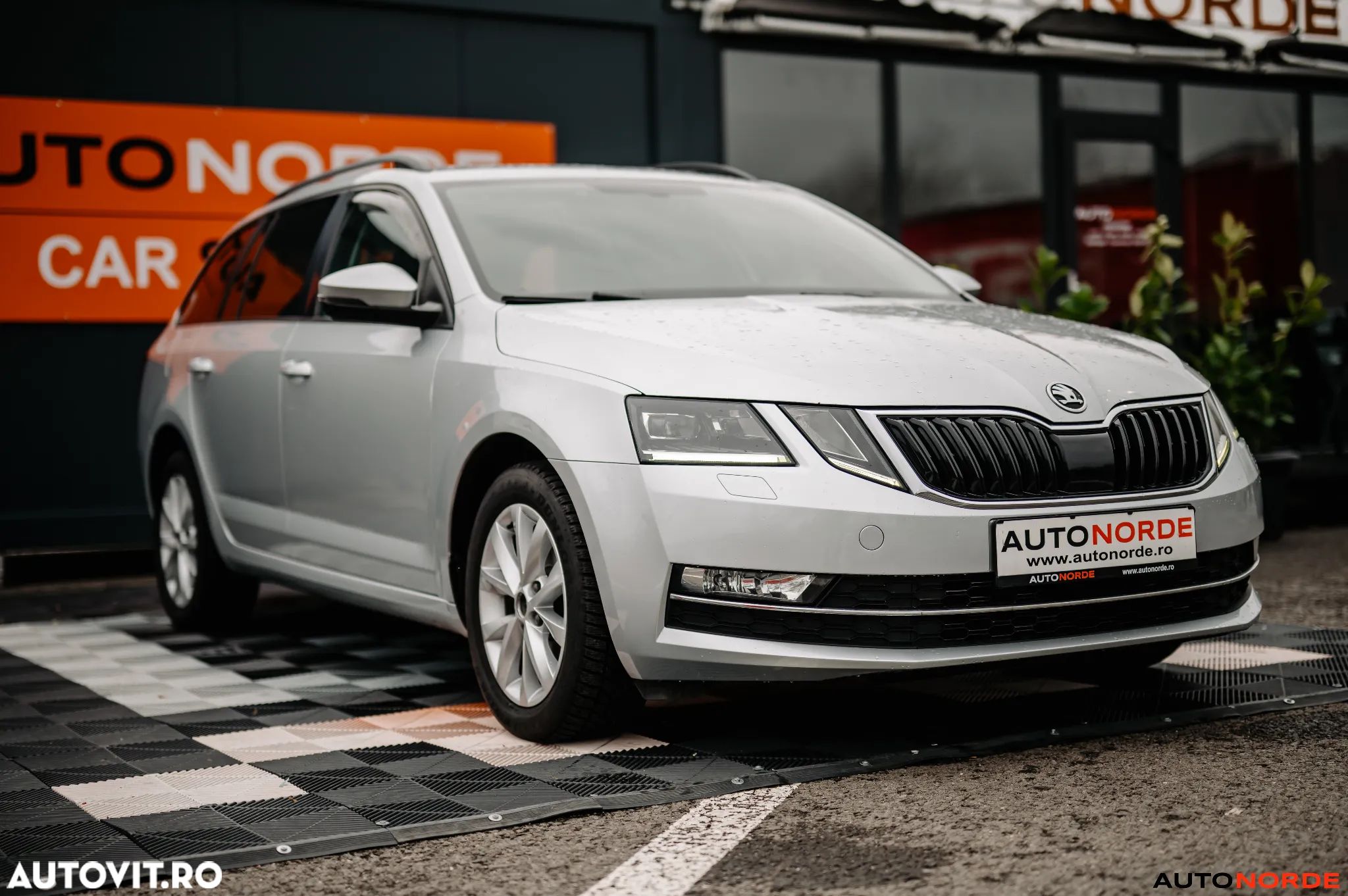 Skoda Octavia Combi Diesel 2.0 TDI DSG Ambition - 1