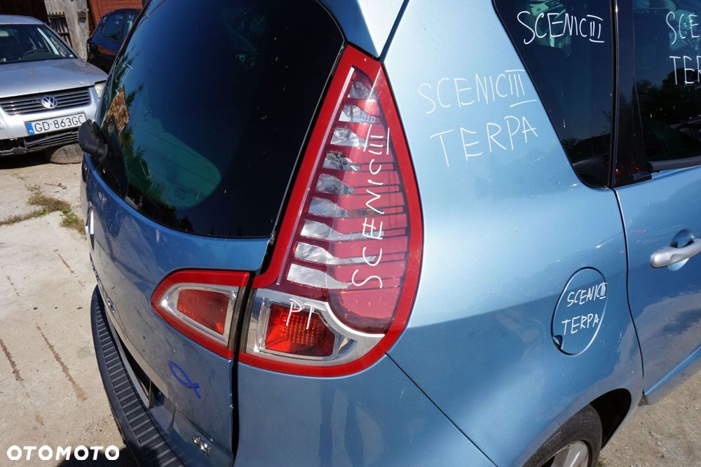 LAMPA TYLNA PRAWA SCENIC III PH1 265500013R RENAULT 2009-2013 - 1