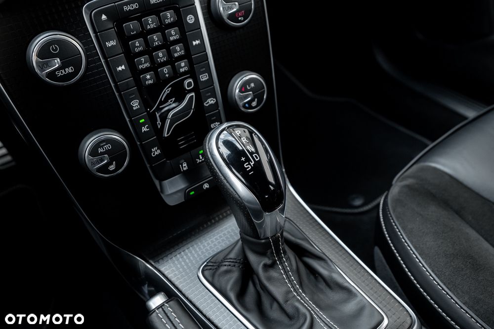 Volvo V40 D2 Geartronic RDesign - 29