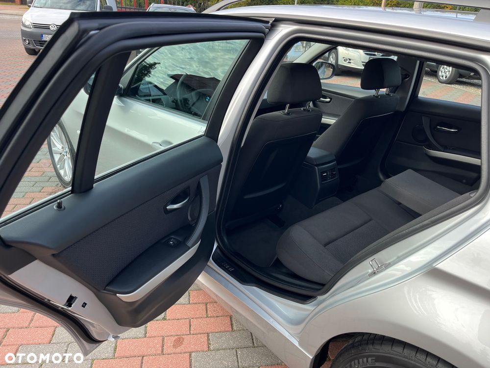 BMW Seria 3 318i Touring - 20