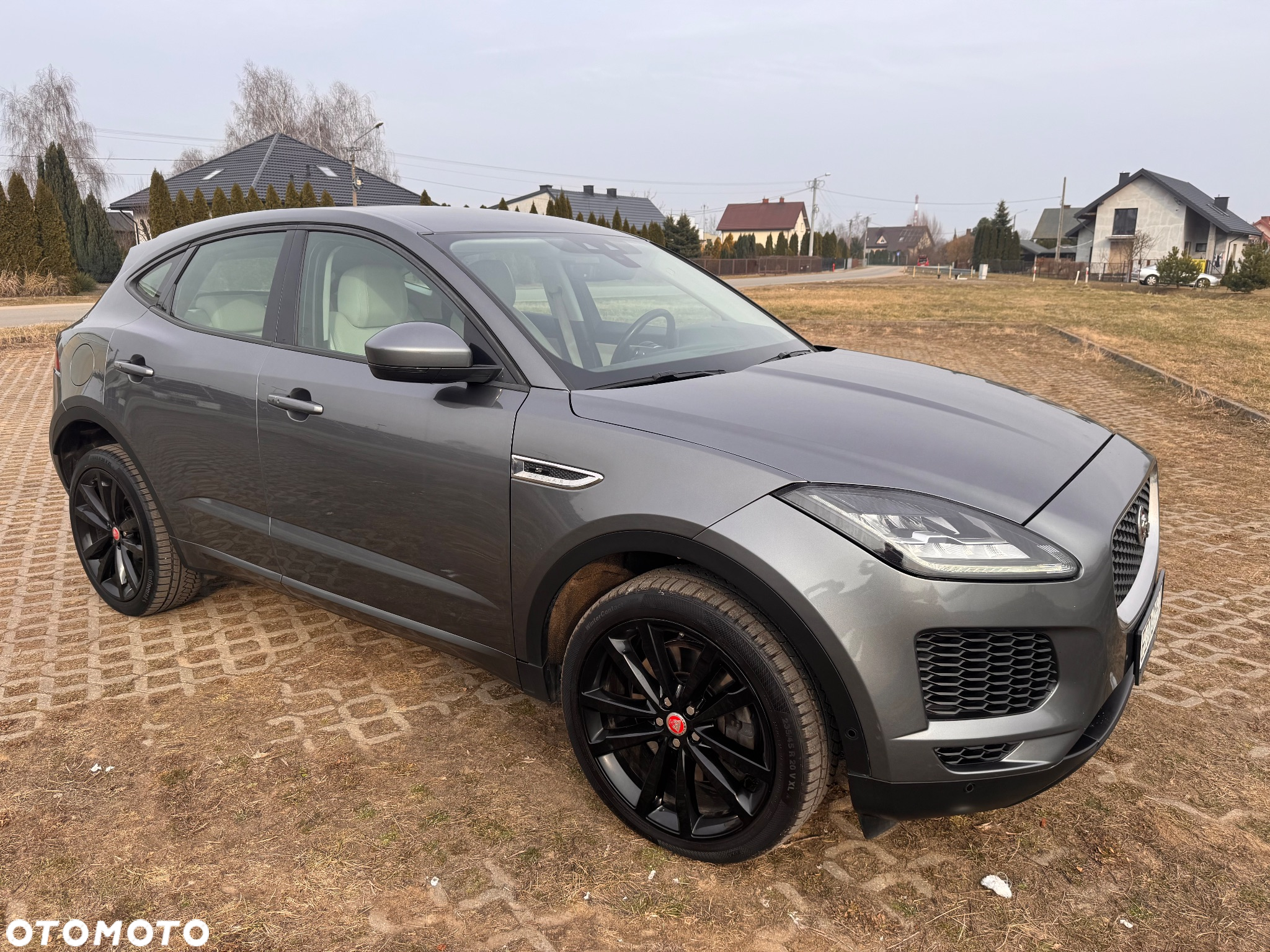 Jaguar E-Pace P200 AWD R-Dynamic - 37