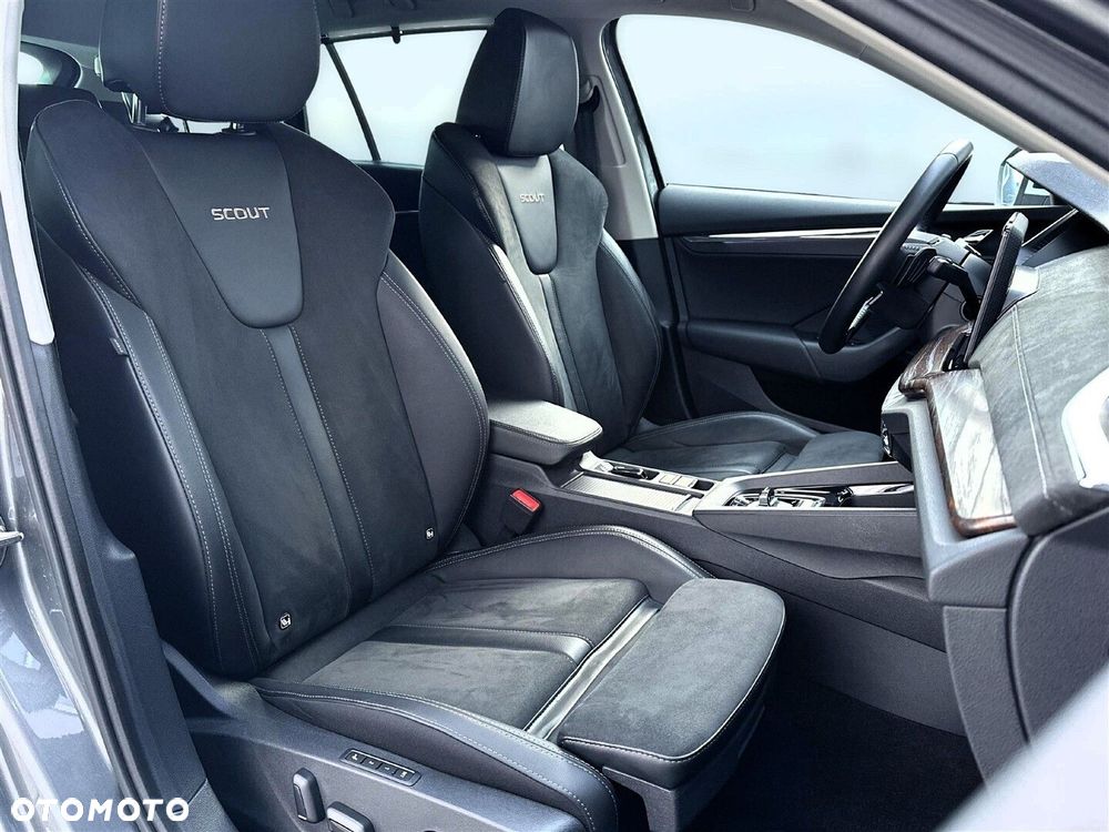 Skoda Octavia 2.0 TDI 4x4 Scout DSG - 30