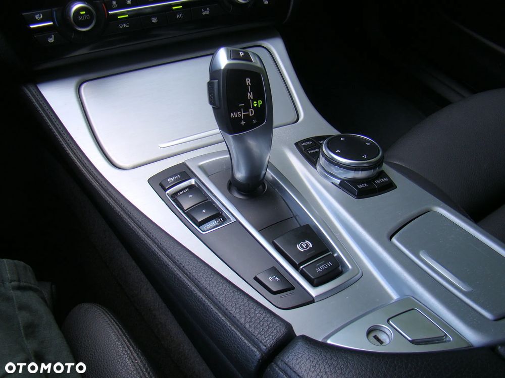 BMW Seria 5 520d - 29