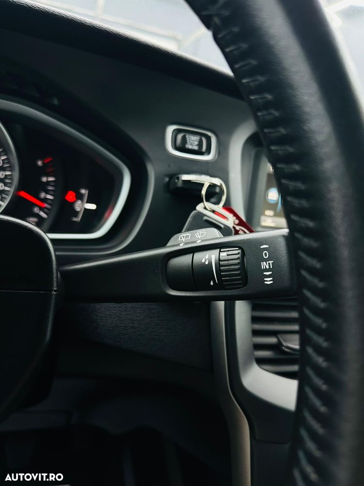 Volvo V40 D2 Kinetic - 28