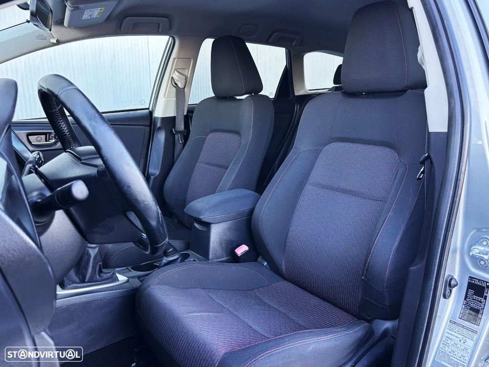 Toyota Auris Touring Sports 1.4 D-4D Com+P.Sport - 12
