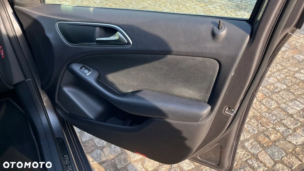 Mercedes-Benz Klasa B 180 (BlueEFFICIENCY) - 19