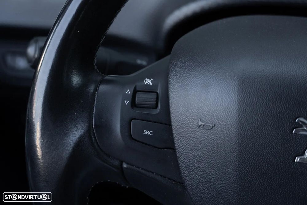 Peugeot 2008 1.2 PureTech Signature - 40