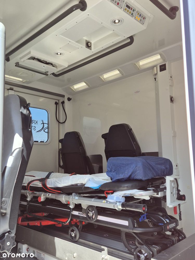 Mercedes-Benz Sprinter Karetka Ambulans - 12